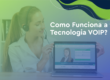 Atendente de Call Center, representando o que é VoIP com o Site Solutions VoIP no Notebook